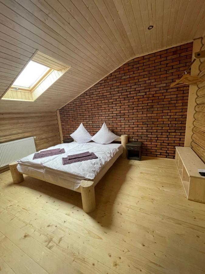 Карпатська Криївка Apartment Yasinya Luaran gambar