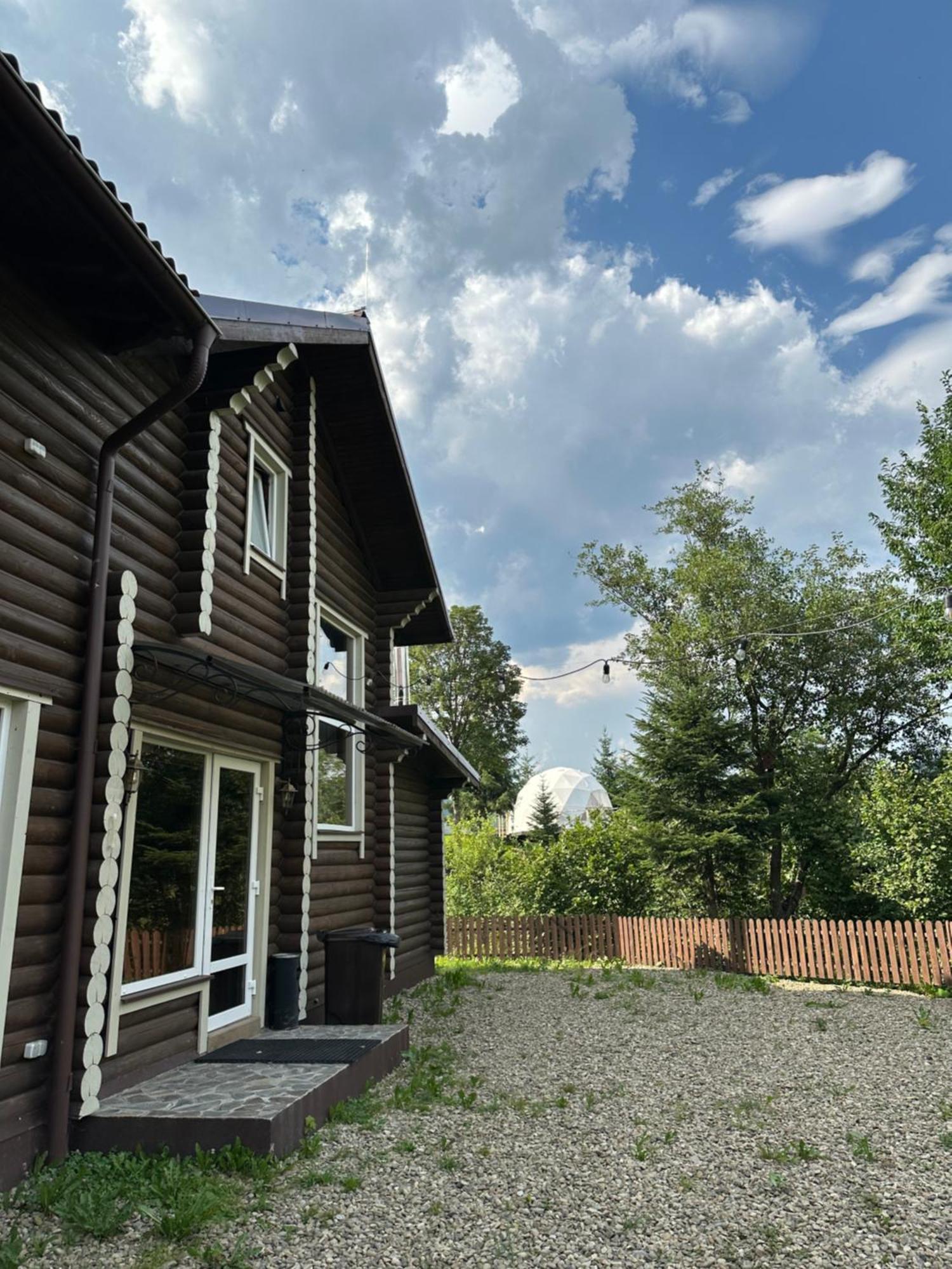 Карпатська Криївка Apartment Yasinya Luaran gambar